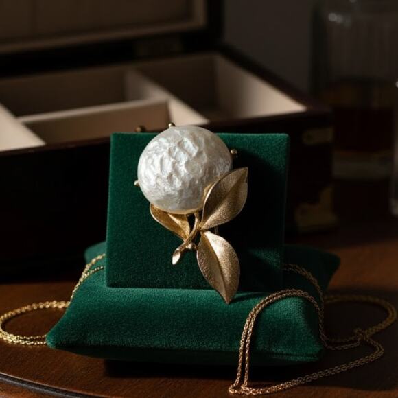 Vintage 1965 Sarah Coventry Pearl Bloom Brooch Pin - Picture 1 of 11